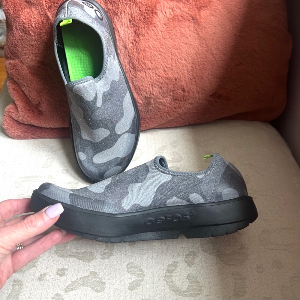 OOFOS OOmg EeZee LTD Gray Camouflage Slip-On Shoes size 7 EU38 - Picture 3 of 9